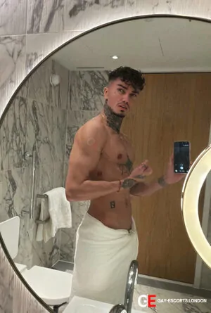 Gay Escort Logan 25yr - role