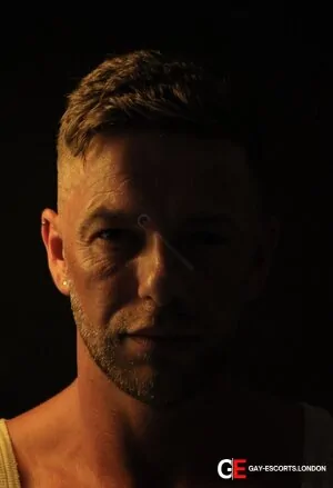 Gay Escort Billy 33yr - gangbang