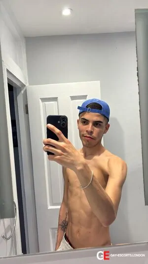 Bisexual Escort Pedro 22yr - licking