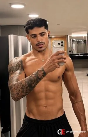 Bisexual Escort Liam 25yr - role