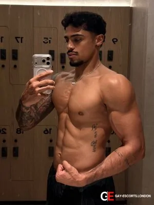 Bisexual Escort Liam 25yr - sucking