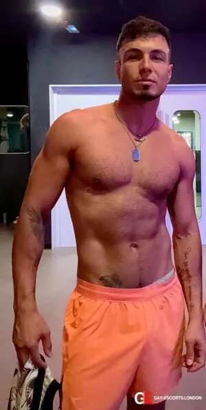 Gay Escort Max 31yr - blowjob