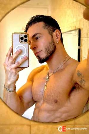 Gay Escort Max 31yr - blowjob
