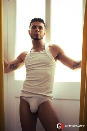 Gay Escort Max 31yr - blowjob