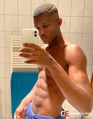 Bisexual Escort Gabriel 27yr - licking