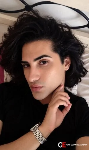 Gay Escort Carlos 30yr - blowjob