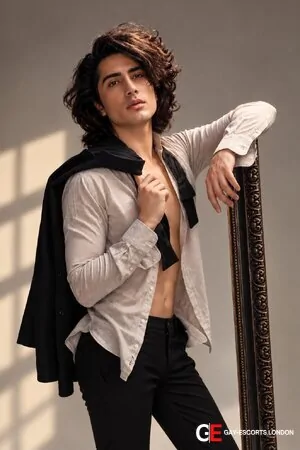 Gay Escort Carlos 30yr - gangbang