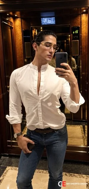 Gay Escort Carlos 30yr - blowjob