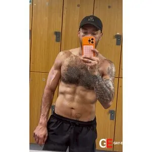 Gay Escort Tony 33yr - double penetration