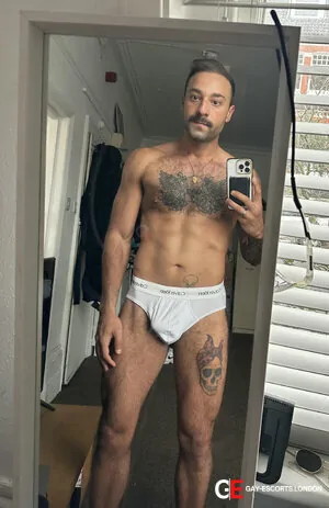 Gay Escort Tony 33yr - licking