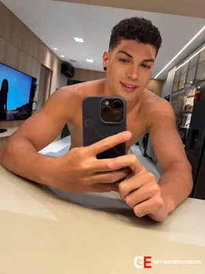 Bisexual Escort Kauan 26yr - trios