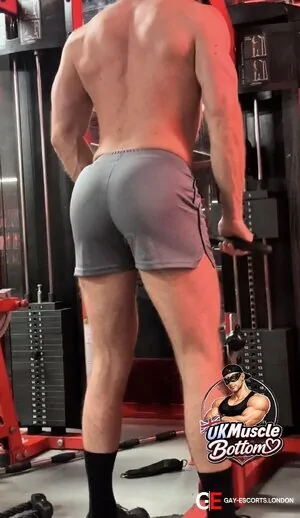 Gay Escort Max 33yr - role