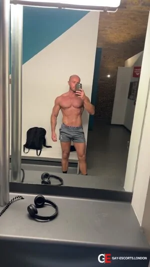 Gay Escort Musclebottom 33yr - role