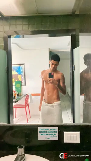 Bisexual Escort ítalo 20yr - licking