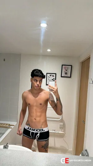 Bisexual Escort ítalo 20yr - licking