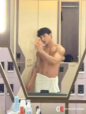 Gay Escort Hao 25yr - licking