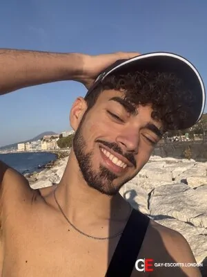 Gay Escort Yuri 20yr - licking