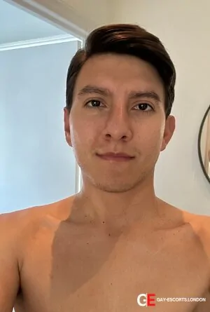 Gay Escort Alex 25yr - trios