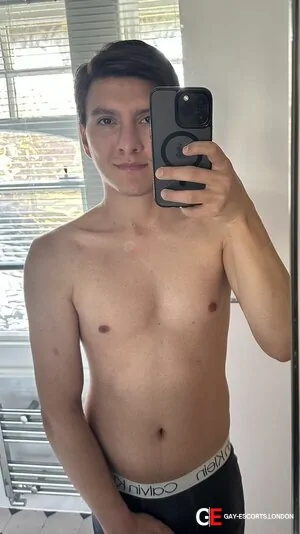 Gay Escort Alex 25yr - trios