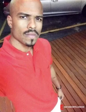 Gay Escort Black Hung Vers 34yr - double penetration