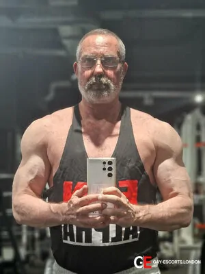 Gay Escort Wayne 58yr - trios