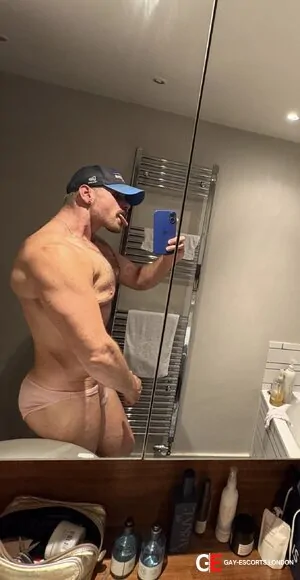 Gay Escort Alexandre 28yr - cum on body