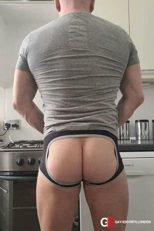 Gay Escort Matt 49yr - trios