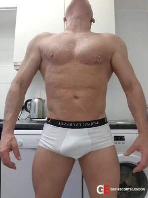 Gay Escort Matt 49yr - double penetration