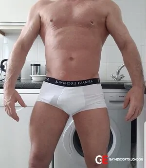 Gay Escort Matt 49yr - trios