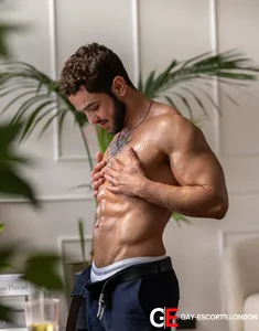 male rent boy London Lucca
