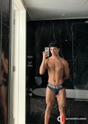 Gay Escort Henri 23yr - always safe sex