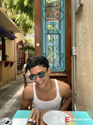 Gay Escort Henri 23yr - sucking