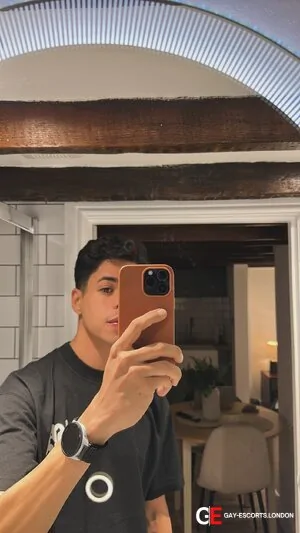 Bisexual Escort Lucas Hide 26yr - role