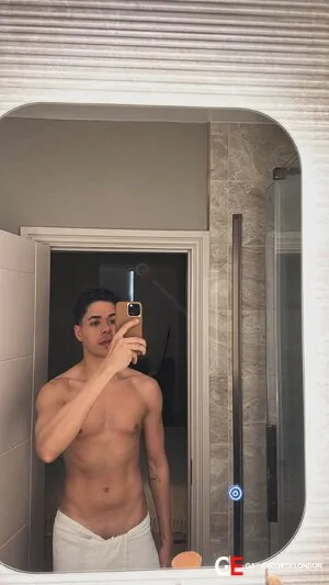 Bisexual Escort Lucas Hide 26yr - role