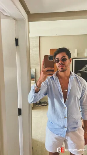 Bisexual Escort Lucas Hide 26yr - role