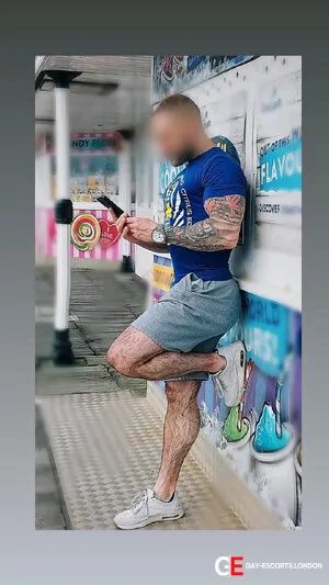 Bisexual Escort Petar 35yr - licking