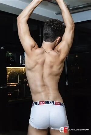 Gay Escort Lucasxxl 22yr - sucking
