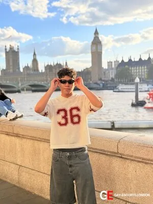 Gay Escort Gustavo Elias 22yr - sucking