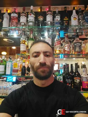 Gay Escort Behnam 36yr - role