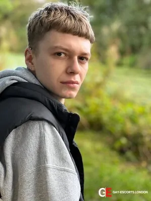 Gay Escort Cody 26yr - cum on body