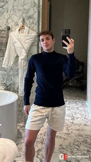 Bisexual Escort Pietro 23yr - licking