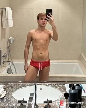 Bisexual Escort Pietro 23yr - licking