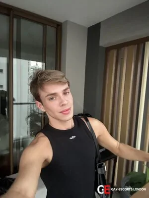 Bisexual Escort Pietro 23yr - sucking