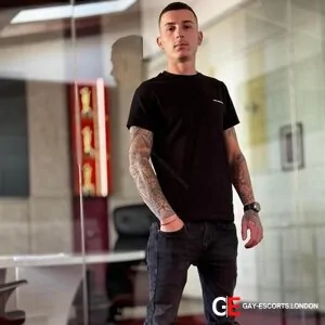 Bisexual Escort Alexandru 29yr - role