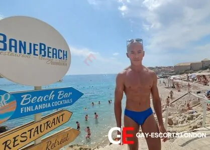 Gay Escort Jim 36yr - licking