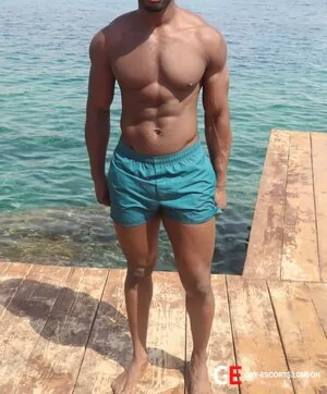 Gay Escort Kevin 26yr - licking