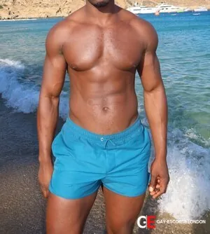 Gay Escort Kevin 26yr - licking