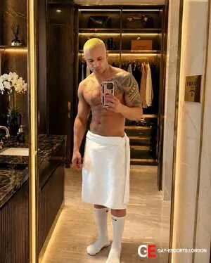 Bisexual Escort Marcello 27yr - licking