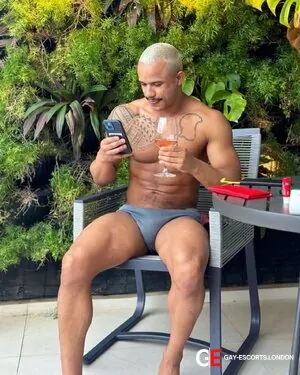 Bisexual Escort Marcello 27yr - sucking