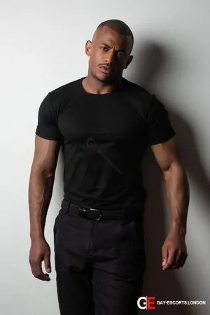 Bisexual Escort Lucas 28yr - licking